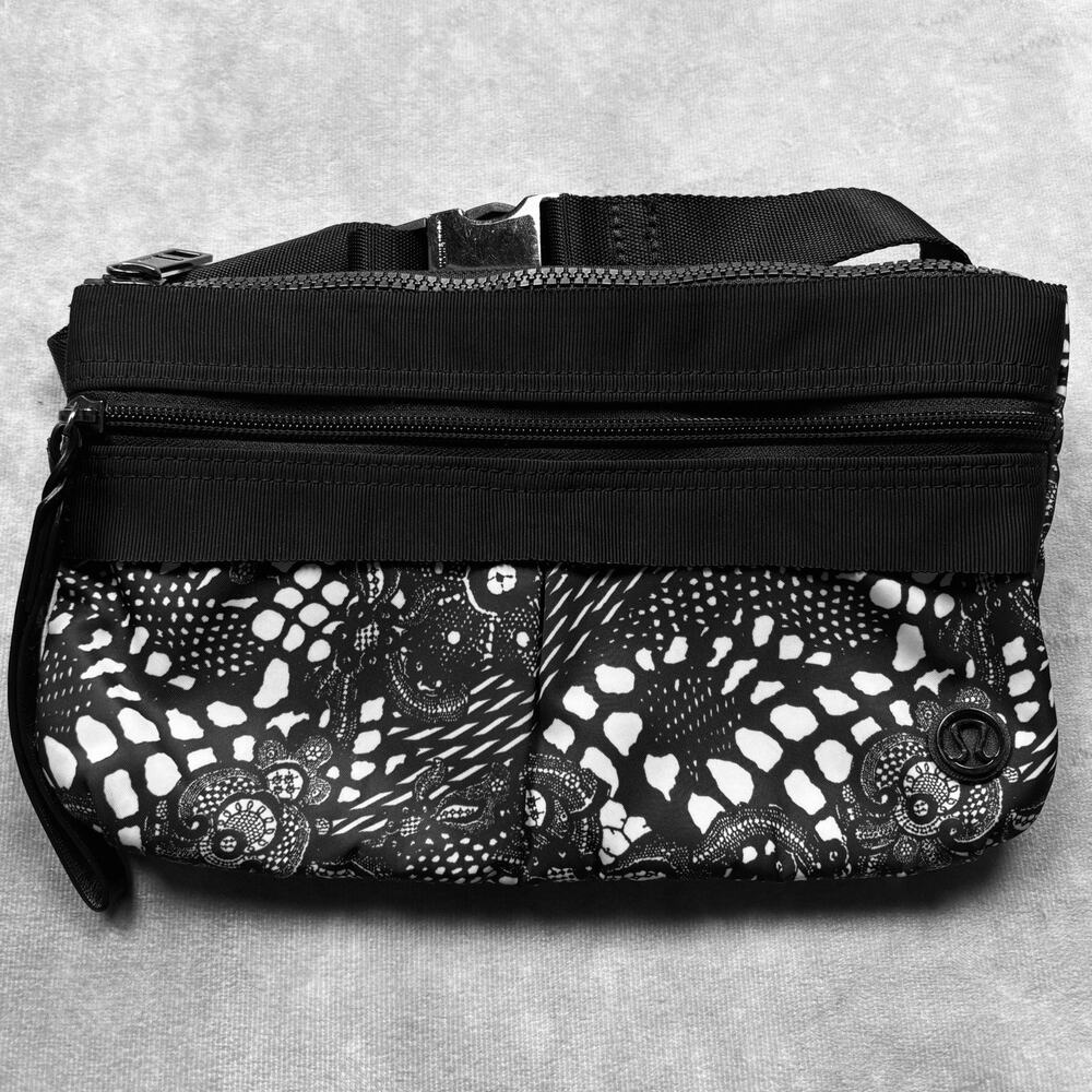 Lululemon Free Spirit Bag Pretty Lace White Black Belt Crossbody Waist Bag